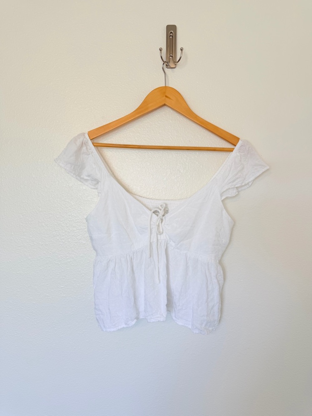 Hollister White Tie-Front babydoll flowy crop Top